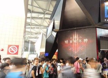 ChinaJoy开馆第二日 各大展台依然大排长龙