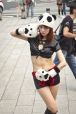 “熊猫女孩”出现在台北街头