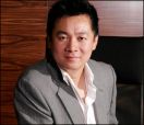 提到申花就不得不提到申花现任老板朱骏，1998年，朱骏用50万美元资金在香港注册了名为“Gamenow”的外资公司，后更名为“第九城市”，2005年九城以300万美元的价码引进《魔兽世界》，但在2009年公司失去魔兽代理权，失去魔兽的九城，一蹶不振。
