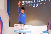 星际2项目冠军，来自iG神族Xluos。Xluos是一名大学学生，本次WCG中国区也是他第一次参加WCG正赛，最终Xluos一路过关斩将并成就了自己的王者之路(第一次参加正赛就夺冠)。