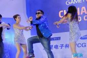 WCG2012中国区总决赛于10月28日晚结束了全部比赛，包括了星际2、魔兽3、dota、CSOL等比赛项目全部战罢。同时小色在现场热舞《Gangnam Style》，引发全场轰动。颁奖仪式上，CJ上成名的“雅典娜”COS作为showgirl登场。以下是来自WCG中国区的现场照片。
