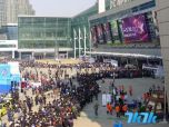 韩国最大游戏展G-star2012于昨日（11月8日）在韩国釜山BEXCO拉开帷幕开幕，展会为期4天。本届展会以“Game，Touching The World”为口号。Gstar游戏展于2005年开始成为韩国官方正式游戏展会，这是第七次举办。不仅韩国内NCSoft、Nexon、NHN等大牌厂商，EA、暴雪、任天堂等国外著名厂商（中国内地也有35家厂商参展）都会参与这个盛大的展会，并发布新游的动态和试玩。