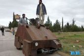 图为叙利亚反对派人士自制的装甲战车。