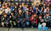 暴雪公司称选择韩国作为其第一个发行国是因为韩国具有星际争霸系列游戏的顶级职业玩家及最完善的职业联赛赛制，已经成为一个独立产业。且星际争霸系列游戏也是韩国电子竞技游戏产业的先驱者。