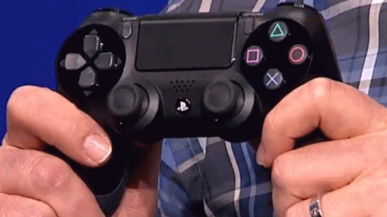 索尼拿出PS4的实际机器
